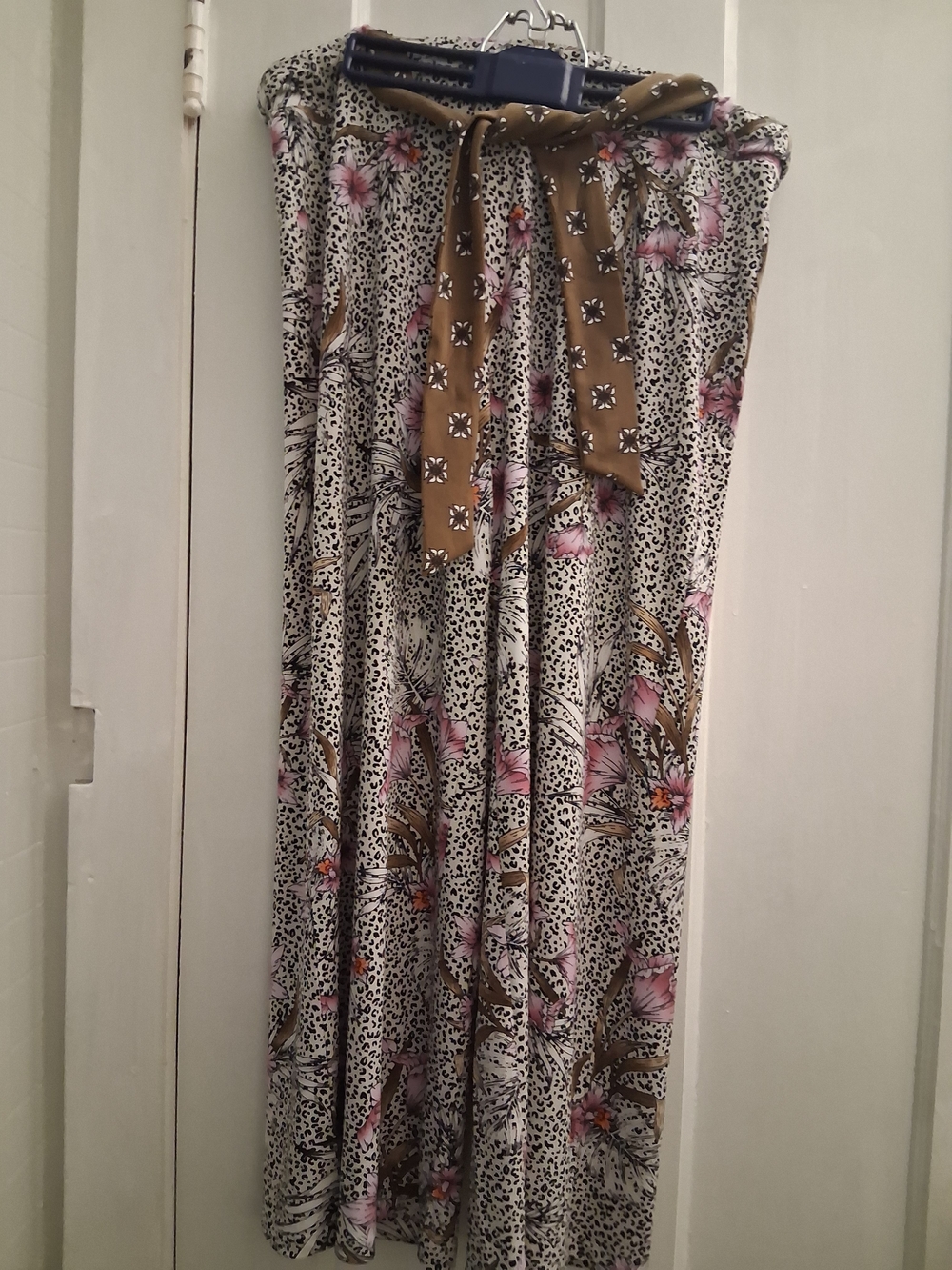 White House Black Market White Floral & Leopard Maxi Skorts With Olive Tie